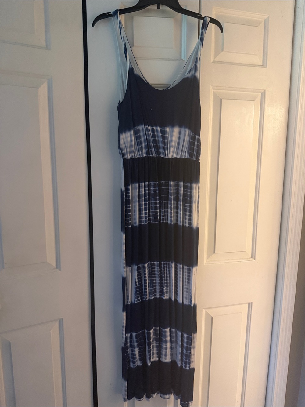 Gilli Navy and White Tie-Dye Maxi Dress